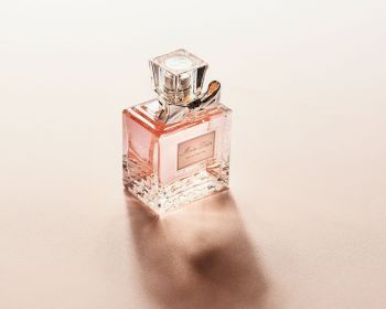 4 Perfume Mistakes to Avoid to Keep Your Scent Longer