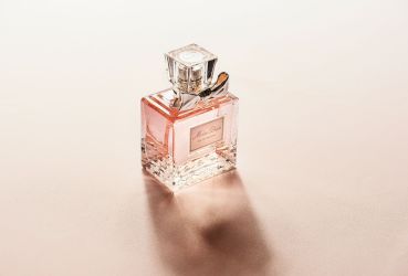/4 Perfume Mistakes to Avoid to Keep Your Scent Longer